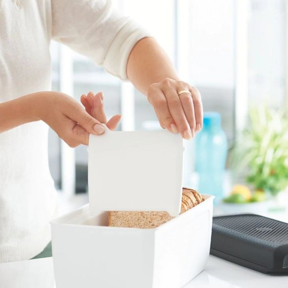 New Tupperware Breadsmart Junior Keeper Container - Picture 3 of 5